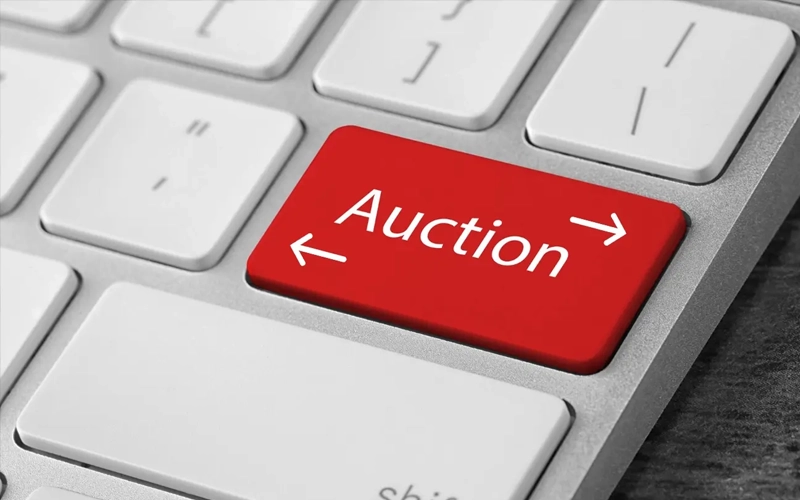The difference between forward and reverse auctions